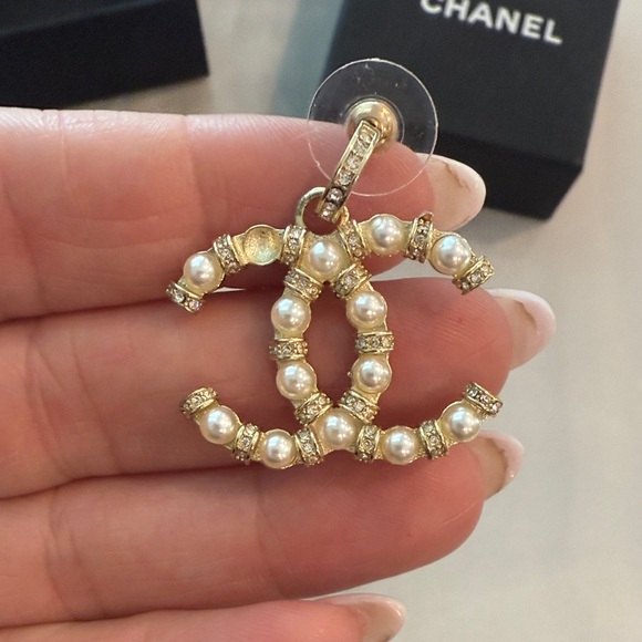 CHANEL Gold-Tone CC Drop Earrings with Pearls - Picture 7 of 7